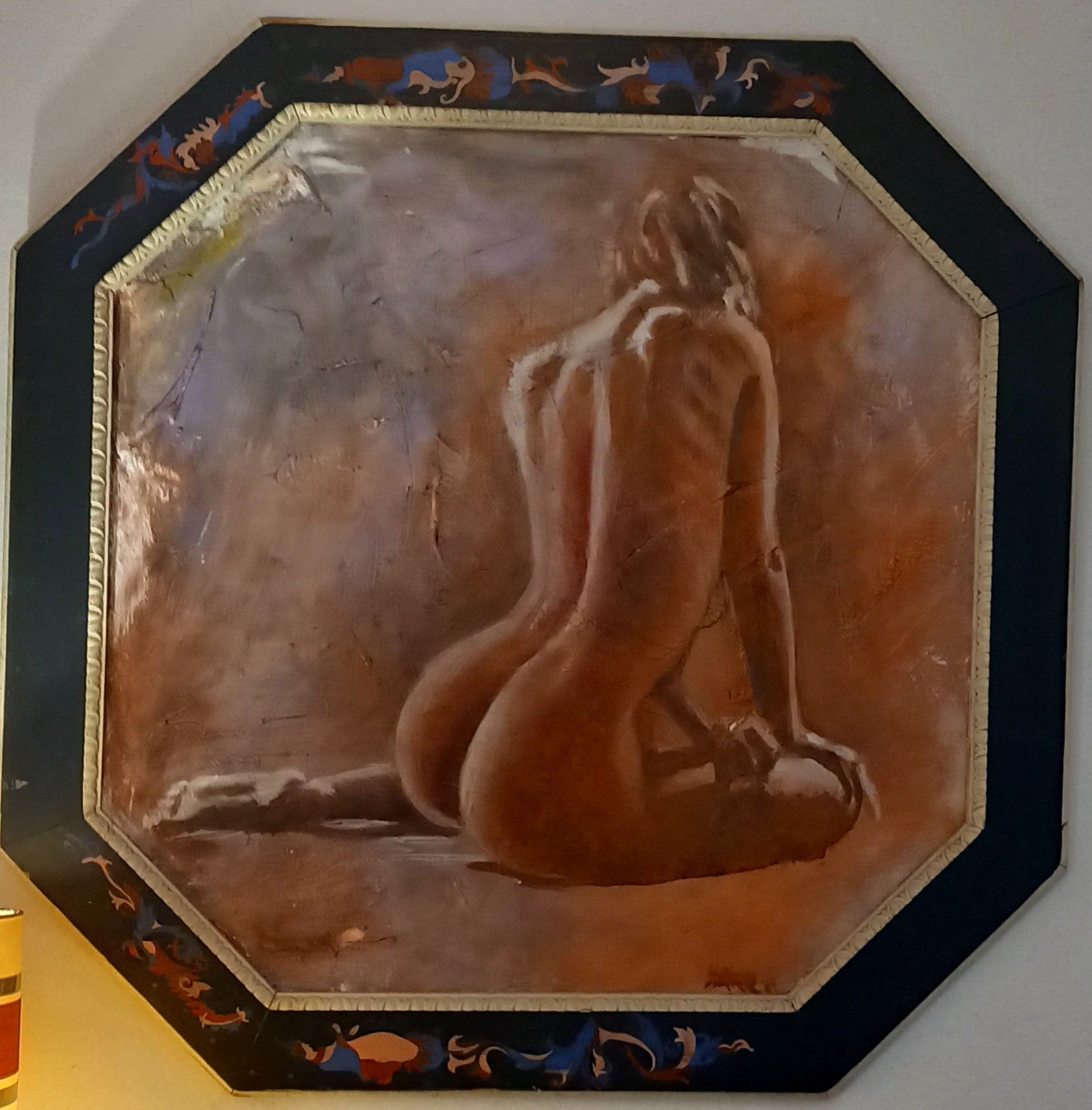 Hexagonal back woman