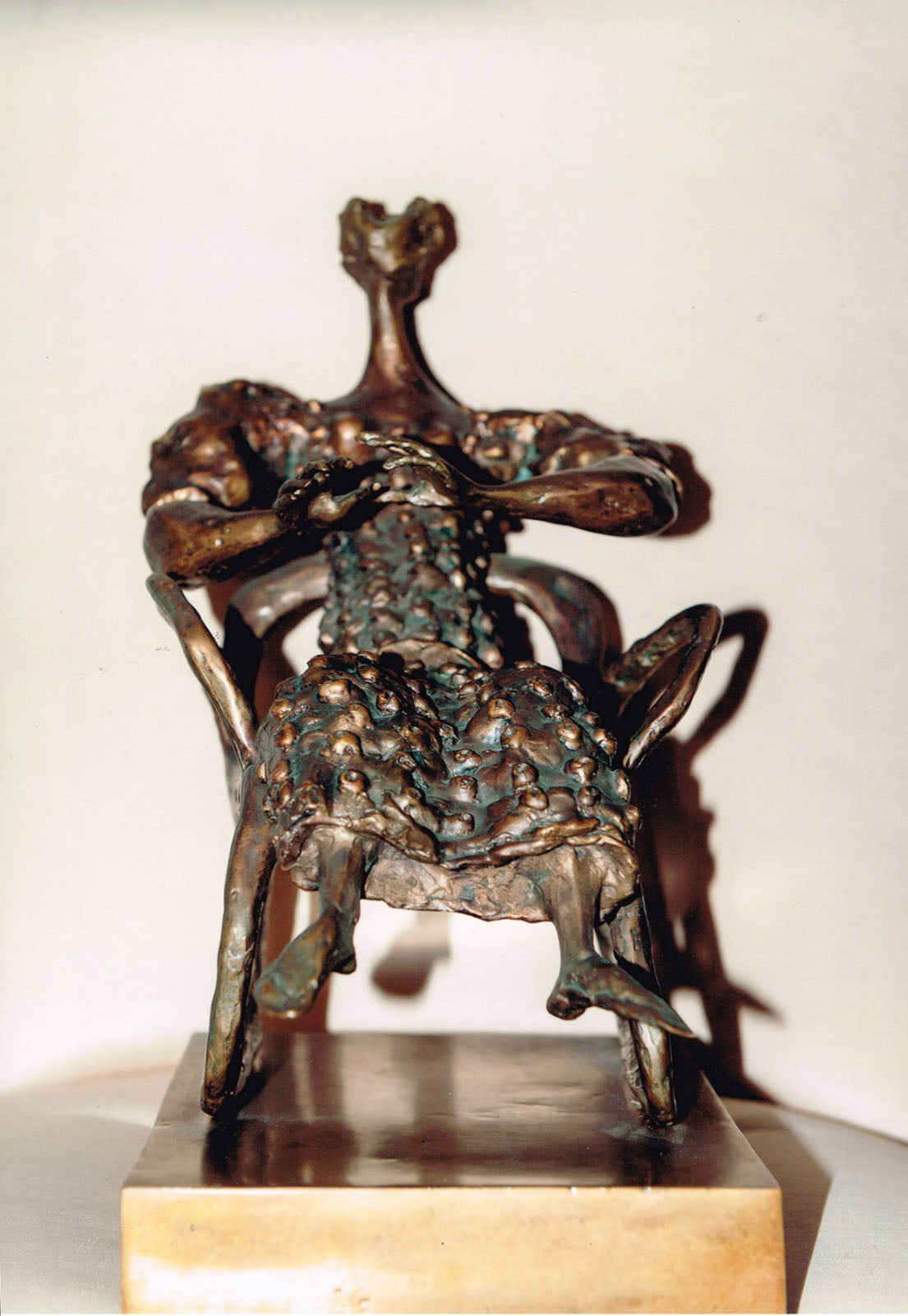 Luciano Minguzzi - Figura en un sillón