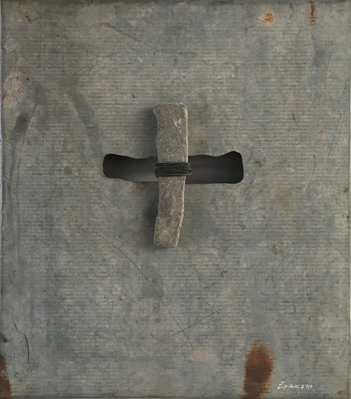Epeo - Cross with stone