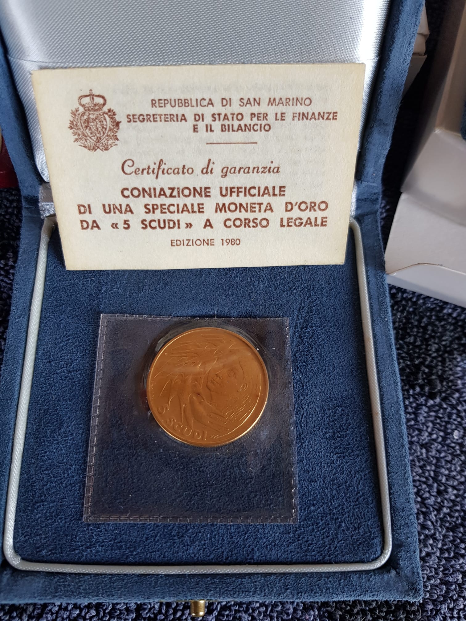 Coniazione ufficiale moneta d'oro da cinque scudi a corso legale - Repubblica di San Marino