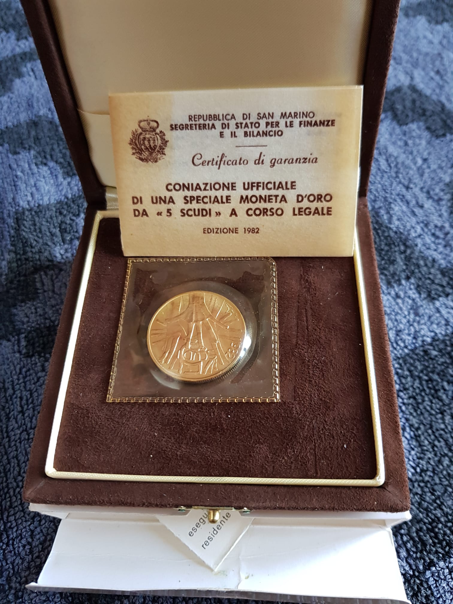 Coniazione ufficiale moneta d'oro da cinque scudi a corso legale - Repubblica di San Marino