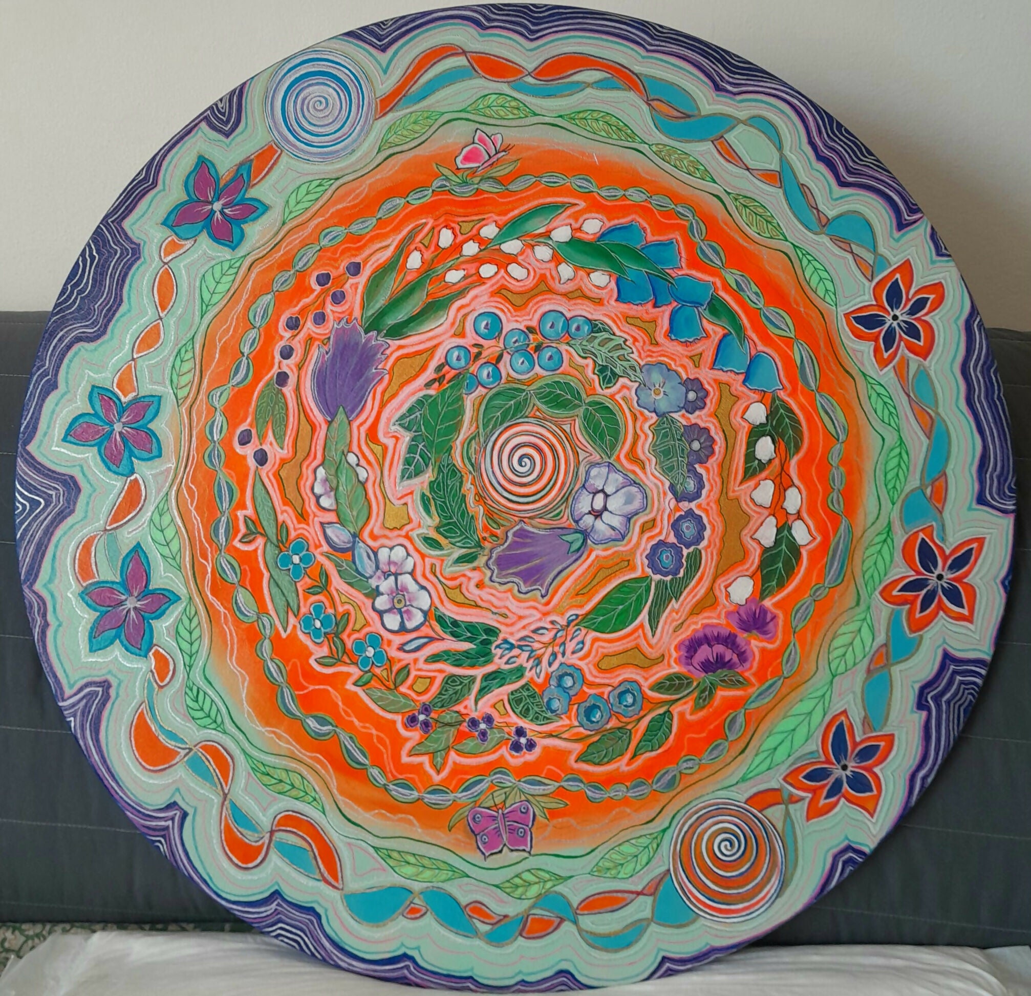 Spirale di fiori e foglie