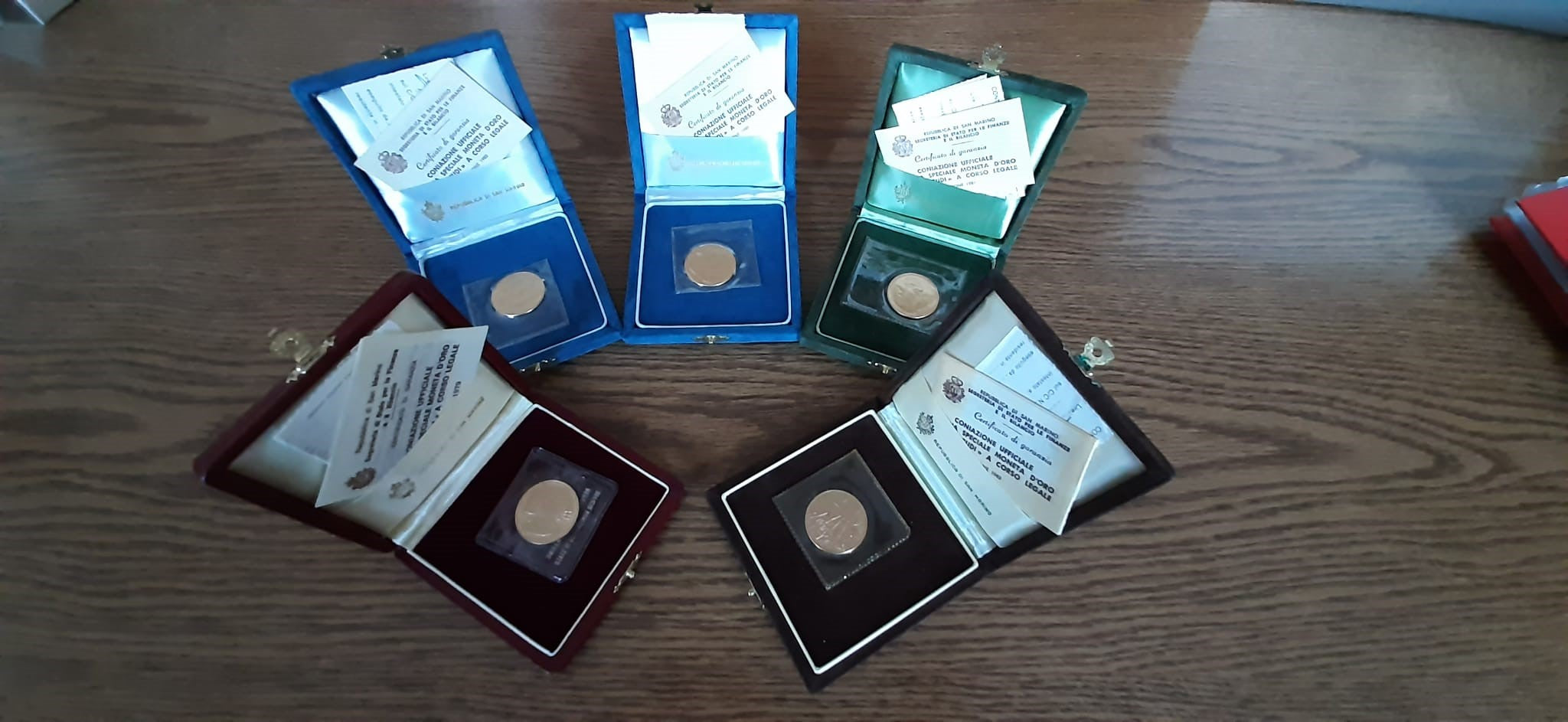 Coniazione ufficiale moneta d'oro da cinque scudi a corso legale - Repubblica di San Marino