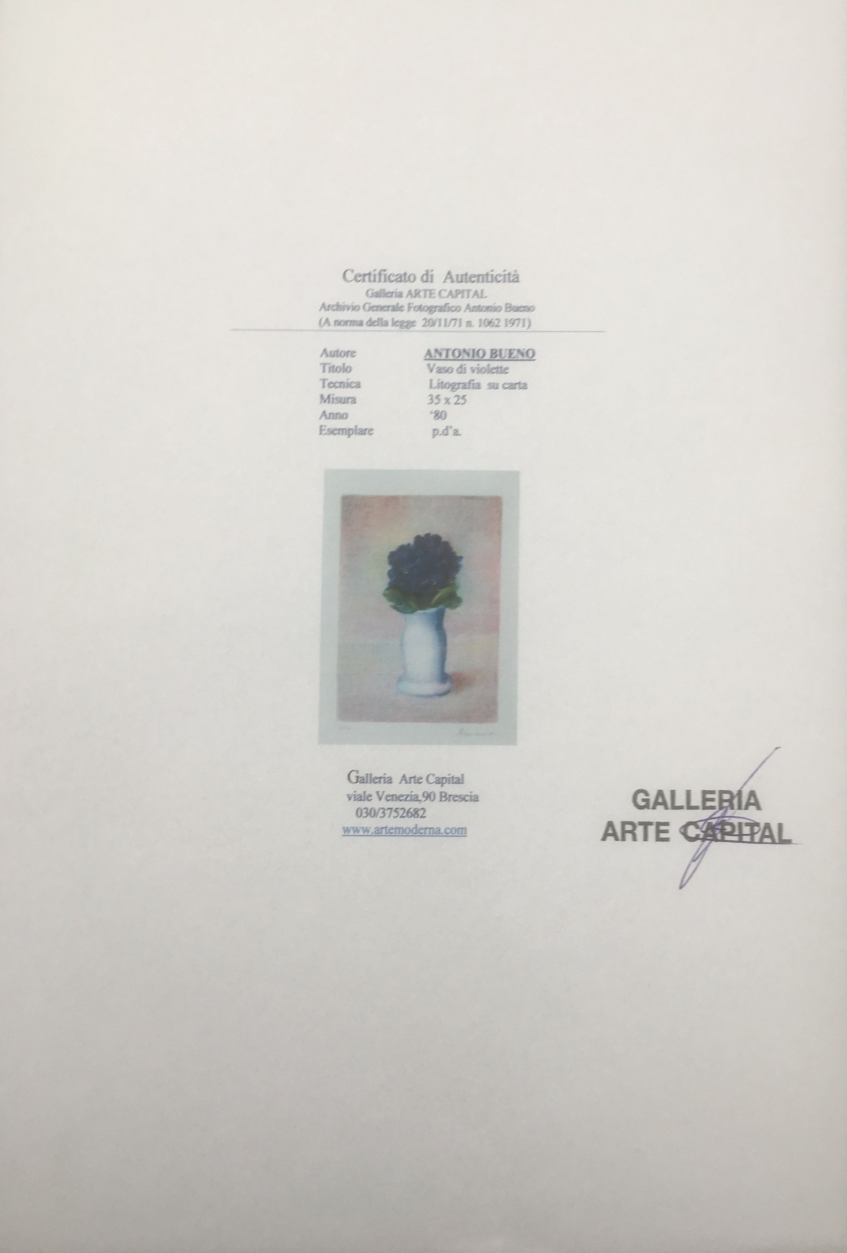 Antonio Bueno - Vase of violets