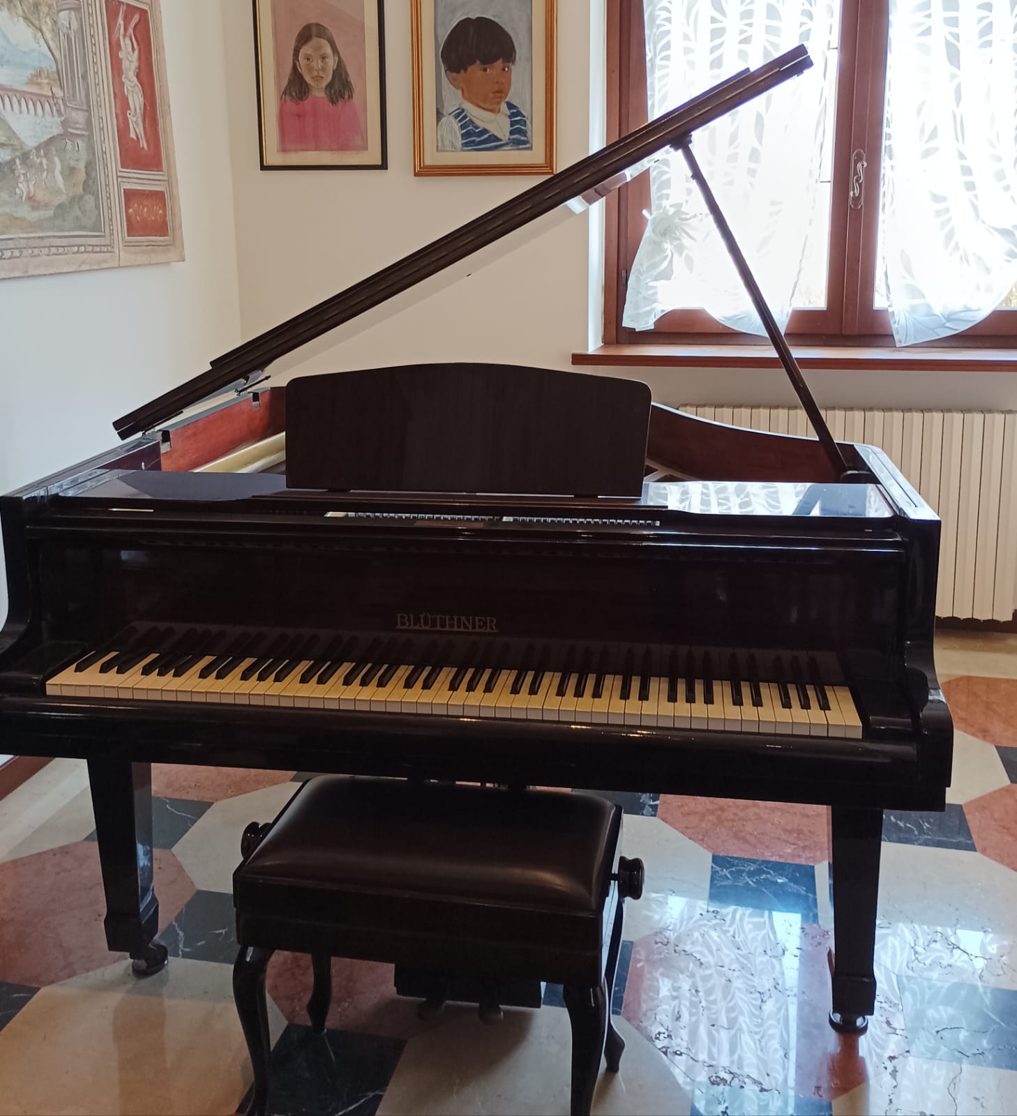 Pianoforte a coda con panca in pelle - Bluethner
