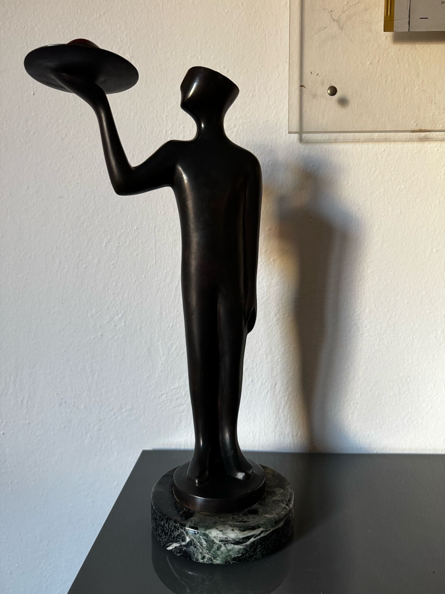 Mark Kostabi - Servicio