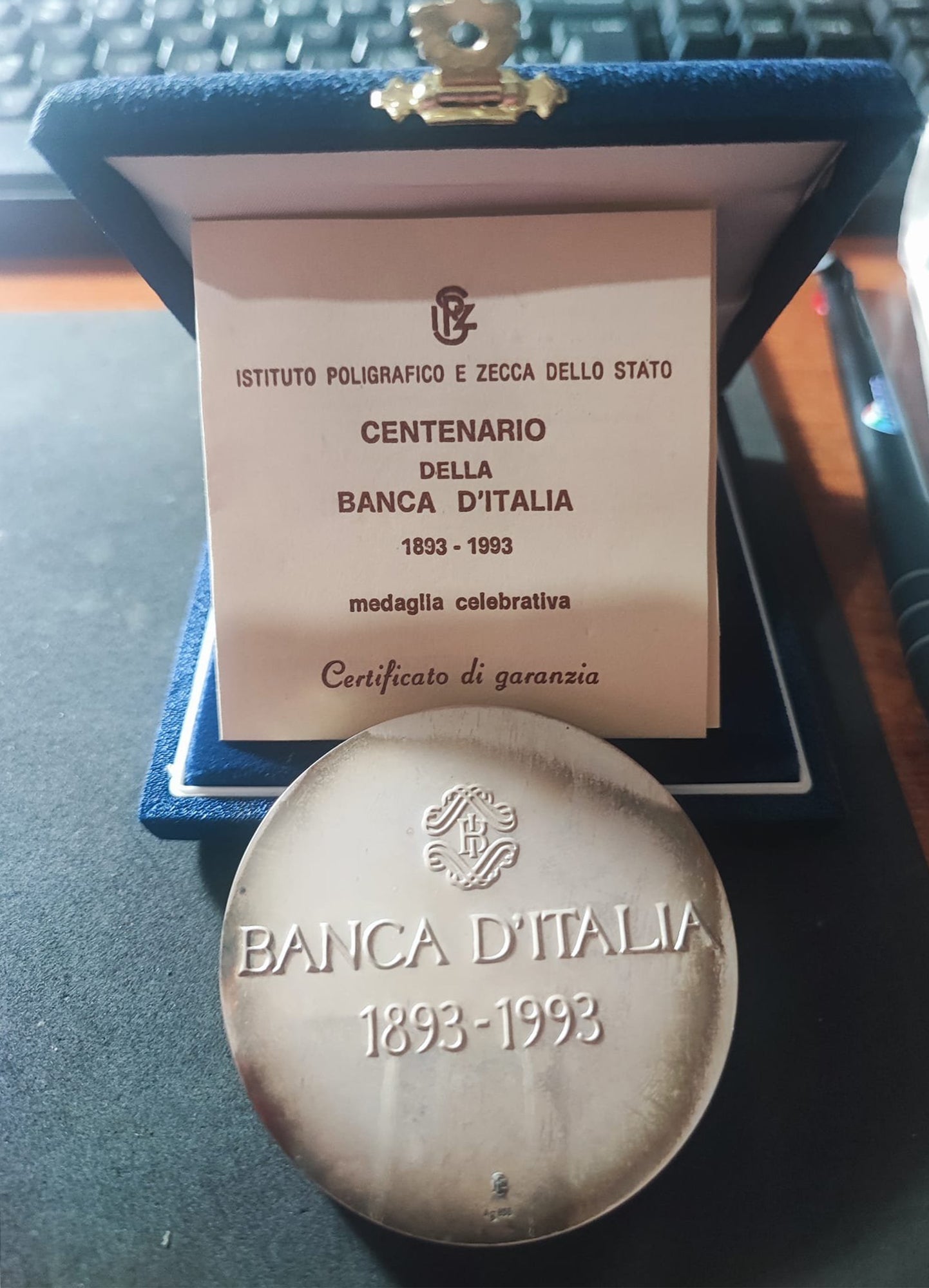 Arnaldo Pomodoro - Medalla Conmemorativa del Centenario del Banco de Italia