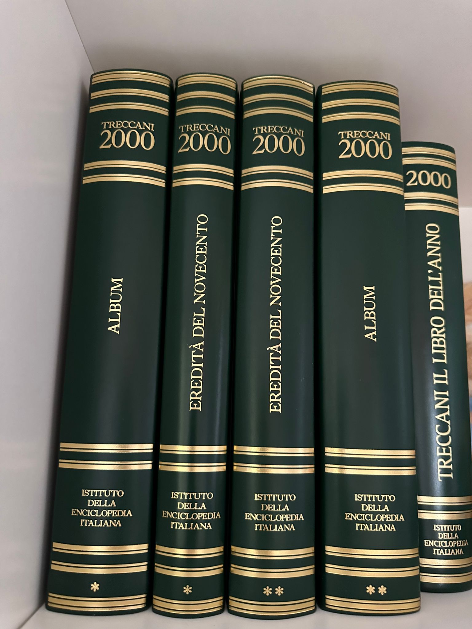 The Book of the Year 2000 - Treccani