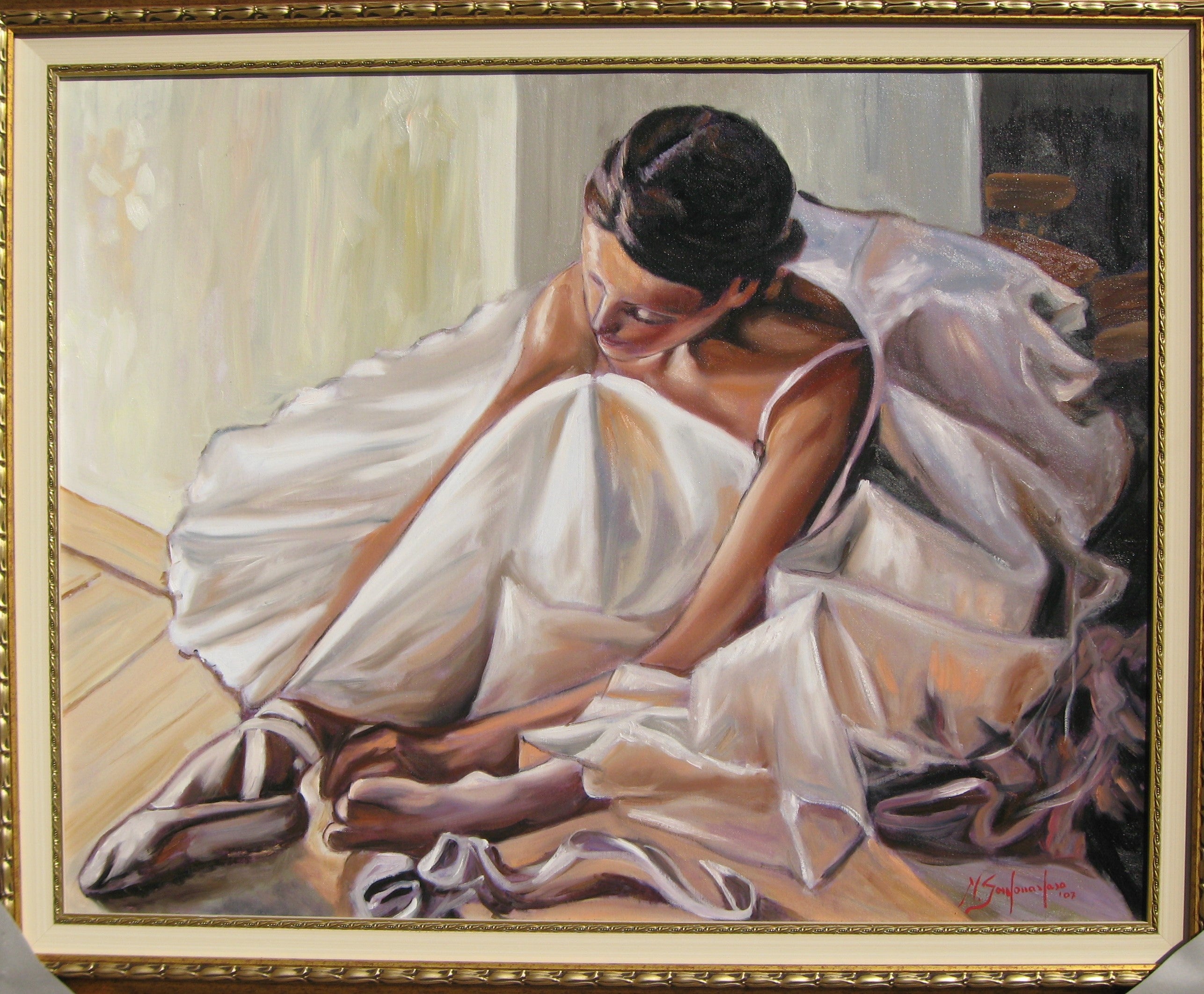Michele Santonastaso - Bailarina atándose la zapatilla de ballet