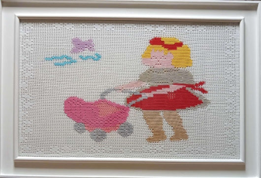 Bambina con carrozzina