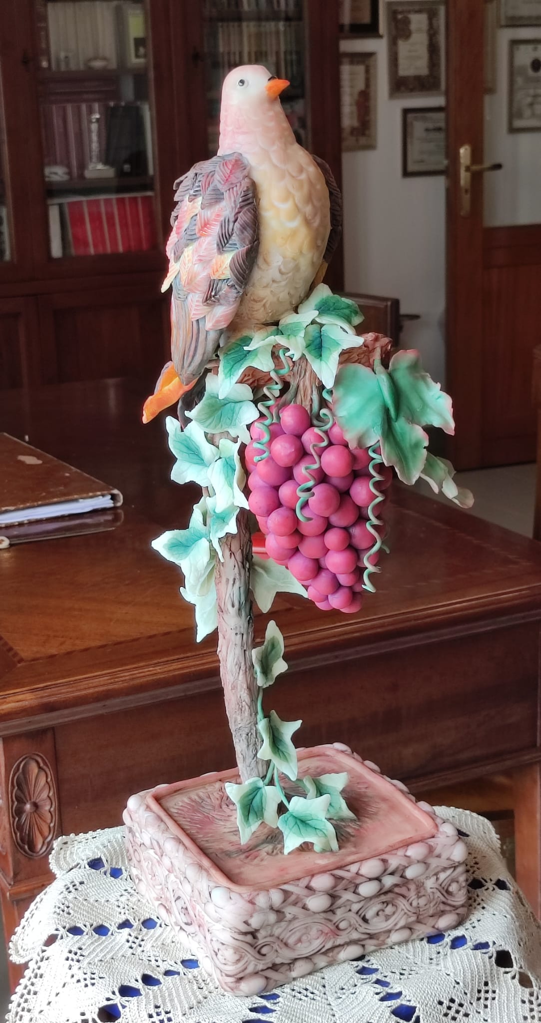 Bunch of grapes and turtledove
