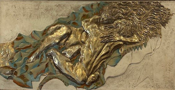 Bassorilievo astratto in argento L'abbraccio