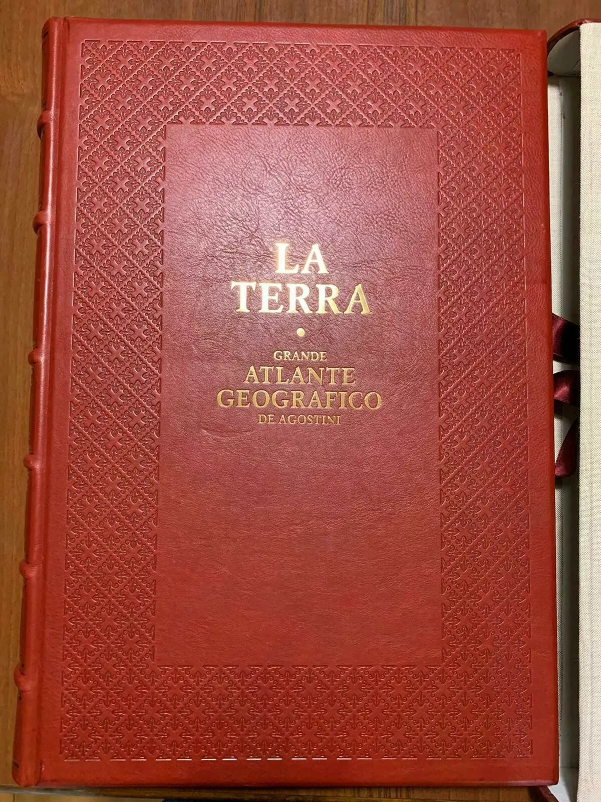 La Tierra. Gran Atlas Geográfico - Instituto Geográfico De Agostini